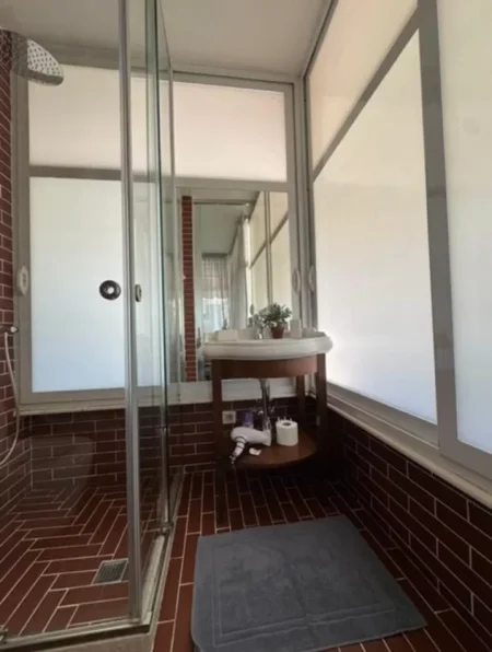 Tirane, shitet apartament 1+1 , 195 m² (blloku)