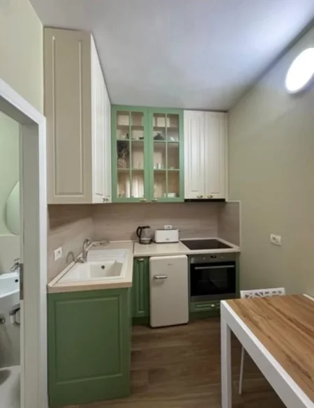 Tirane, shitet apartament 1+1 , 195 m² (blloku)