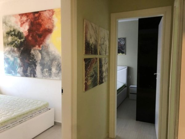 Jepet me Qira Apartament 2+1 pranë Stadiumit Dinamo 5 Minuta me Sheshin Willson, 5 Minuta me Komunen e Parisit, Kati 4, 90 m² 1.000 €uro