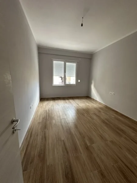 Tirane, shitet apartament 2+1+Ballkon Kati 5, 103 m² 112.000 € (KAMEZ)