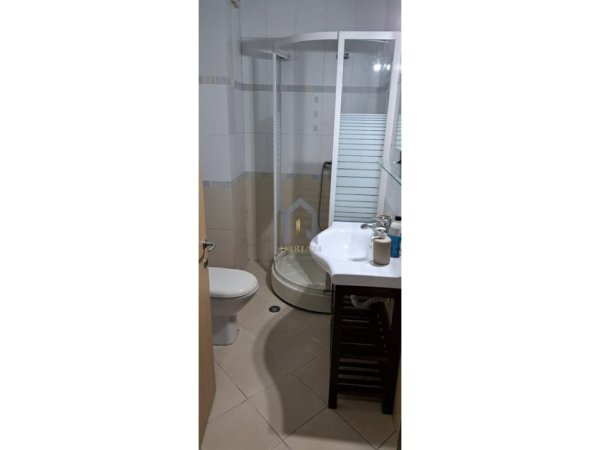 Tirane, jepet me qera apartament 2+1+Ballkon Kati 2, 102 m² 550 € 