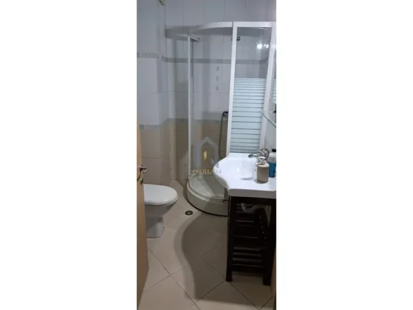 Tirane, jepet me qera apartament 2+1+Ballkon Kati 2, 102 m² 550 € 