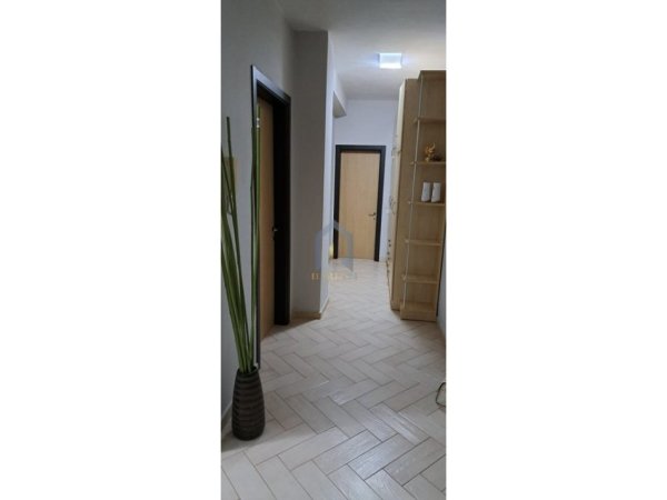 Tirane, jepet me qera apartament 2+1+Ballkon Kati 2, 102 m² 550 € 