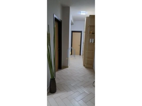 Tirane, jepet me qera apartament 2+1+Ballkon Kati 2, 102 m² 550 € 