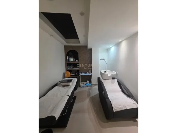 Tirane, jepet me qera ambjent biznesi Kati 0, 86 m² 1.500 € (Rr. Durresit)