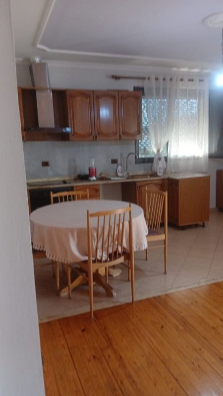 Tirane, jepet me qera apartament 1+1 Kati 4, 400 € 