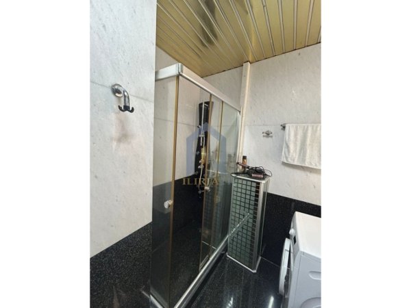Tirane, jepet me qera apartament 2+1+Ballkon Kati 6, 113 m² 800 € 