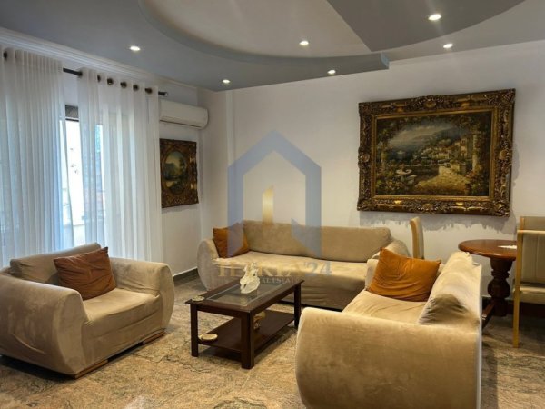Tirane, jepet me qera apartament 2+1+Ballkon Kati 6, 113 m² 800 € 