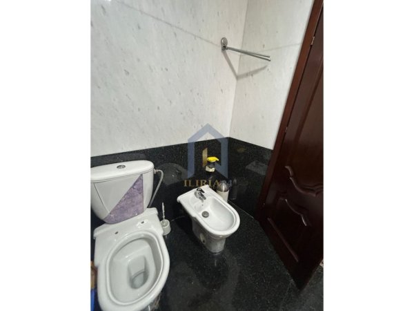Tirane, jepet me qera apartament 2+1+Ballkon Kati 6, 113 m² 800 € 