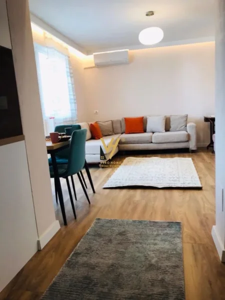 Tirane, jepet me qera apartament 1+1+Ballkon Kati 5, 65 m² 650 € (MINE PEZA)