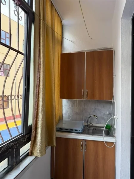 Tirane, jepet me qera apartament 1+1+Ballkon Kati 1, 80 m² 550 € (5 MAJI)