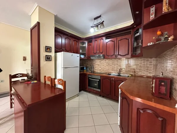 Tirane, shitet apartament 2+1 Kati 3, 106 m² 95.000 € (RRUGA AGON)
