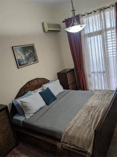 Tirane, jepet me qera apartament 2+1+Ballkon Kati 3, 115 m² 600 € (BULEVARDI BAJRAM CURRI)