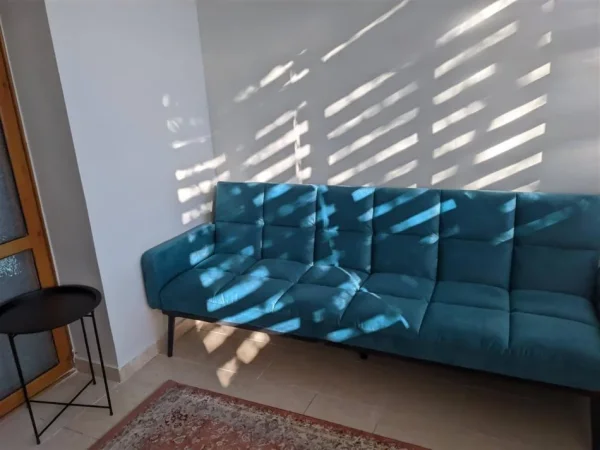 Tirane, jepet me qera apartament 2+1+Ballkon Kati 3, 115 m² 600 € (BULEVARDI BAJRAM CURRI)