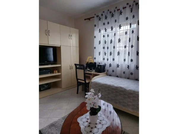 Tirane, shitet Vile 3 Katshe , 400.000 € (Kamez, Rruga OSBE)