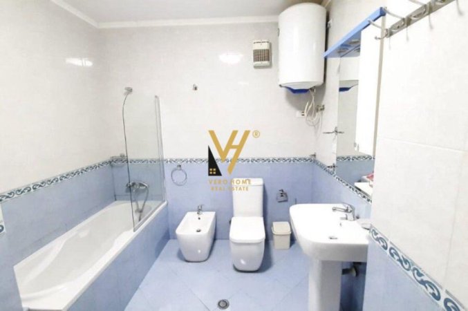 Tirane, jepet me qera apartament 2+1+Ballkon Kati 3, 115 m² 700 € (ZOGU I ZI)