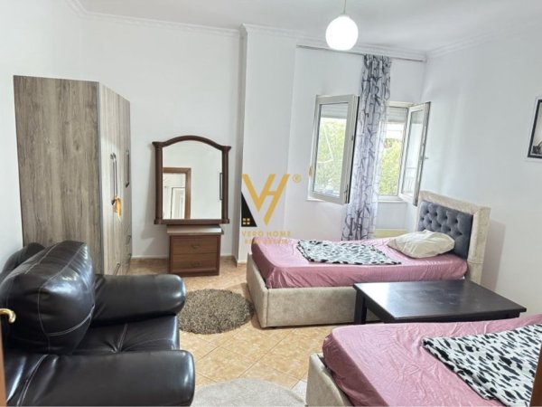 Tirane, jepet me qera apartament 2+1+Ballkon Kati 3, 115 m² 700 € (ZOGU I ZI)