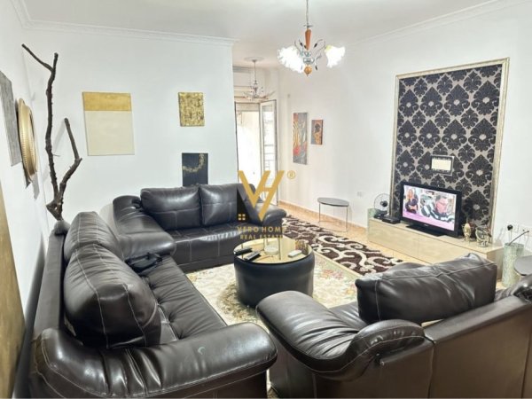 Tirane, jepet me qera apartament 2+1+Ballkon Kati 3, 115 m² 700 € (ZOGU I ZI)