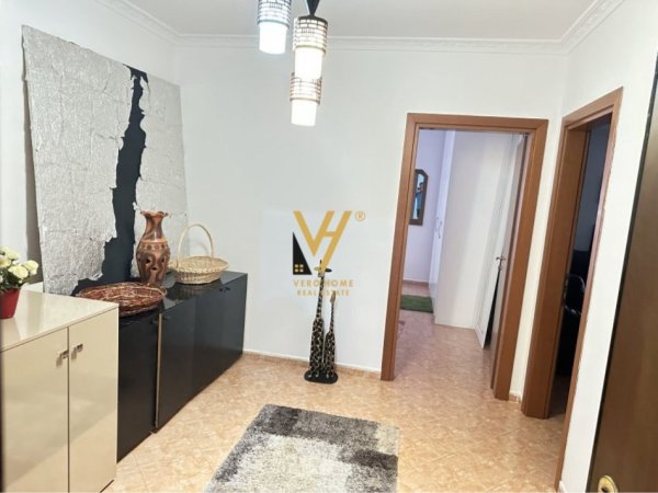 Tirane, jepet me qera apartament 2+1+Ballkon Kati 3, 115 m² 700 € (ZOGU I ZI)