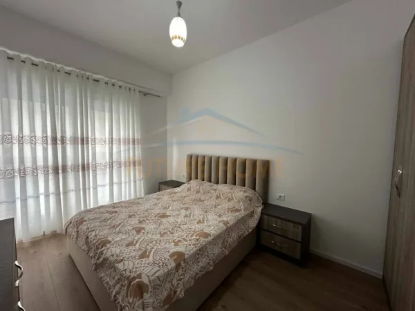Tirane, jepet me qera apartament 1+1 Kati 4, 61 m² 450 € 