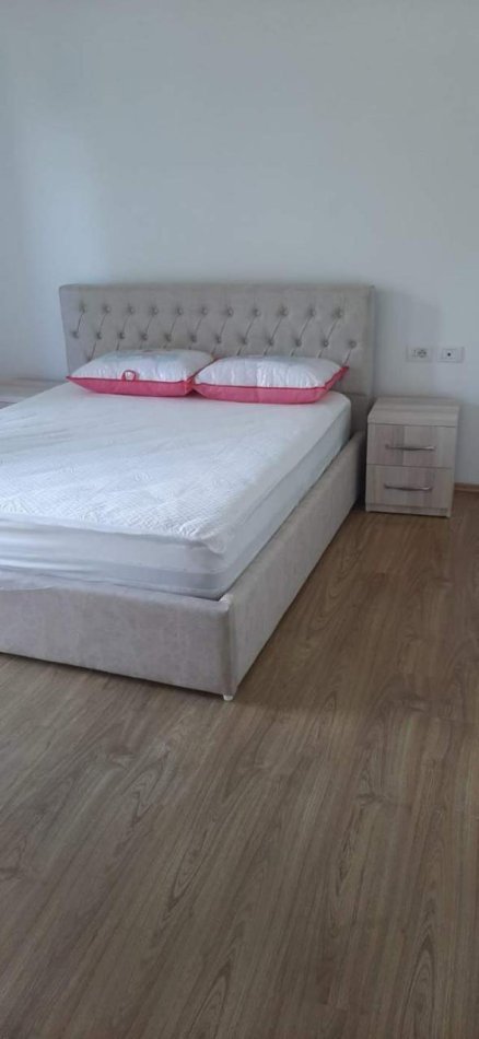 Tirane, jepet me qera apartament 2+1 Kati 3, 500 € (pjeter budi)