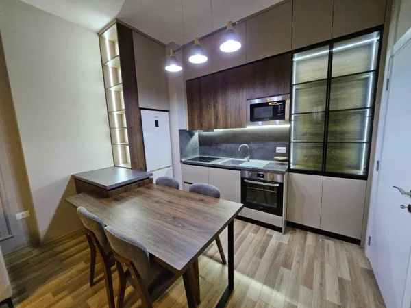 Tirane, jepet me qera apartament 1+1+Ballkon Kati 4, 65 m² 750 € (Square 21)
