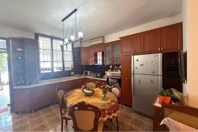 Tirane, shitet apartament 2+1 , 108 m² 145.665 € 