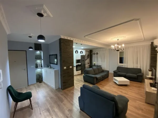 Tirane, jepet me qera apartament 2+1+Ballkon Kati 5, 114 m² 700 € (ASTIR)