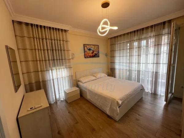 Tirane, jepet me qera apartament 2+1+Ballkon Kati 2, 111 m² 1.100 € 