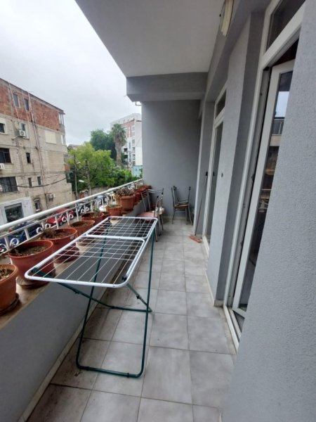 Tirane, shitet 3 Katshe , 200 m² 450.000 € (Rruga Elbasanit,Shkolla e Baletit)