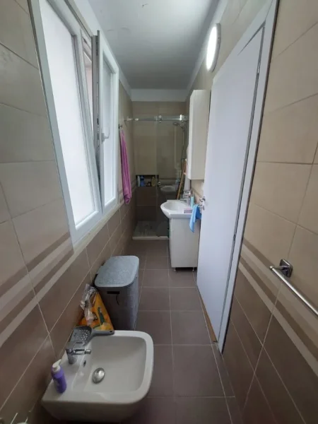 Tirane, shitet 3 Katshe , 200 m² 450.000 € (Rruga Elbasanit,Shkolla e Baletit)