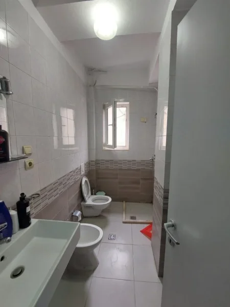 Tirane, shitet 3 Katshe , 200 m² 450.000 € (Rruga Elbasanit,Shkolla e Baletit)