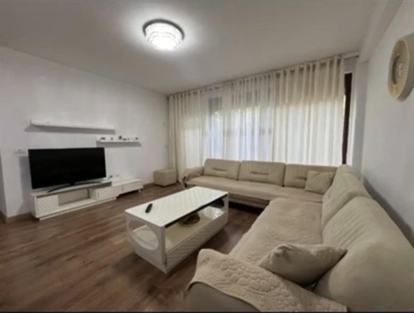 Tirane, jepet me qera apartament 2+1+Ballkon Kati 2, 95 m² 800 € (KOPSHTI BOTANIK)