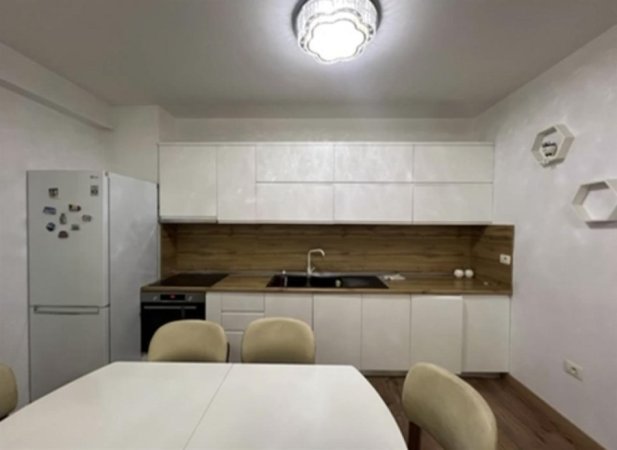 Tirane, jepet me qera apartament 2+1+Ballkon Kati 2, 95 m² 800 € (KOPSHTI BOTANIK)