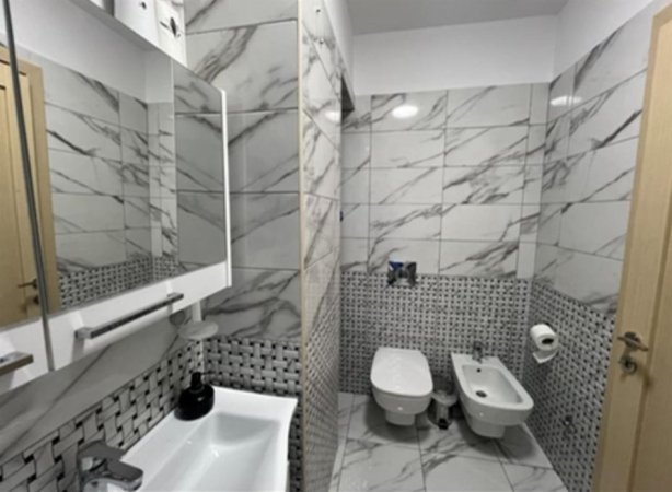 Tirane, jepet me qera apartament 2+1+Ballkon Kati 2, 95 m² 800 € (KOPSHTI BOTANIK)