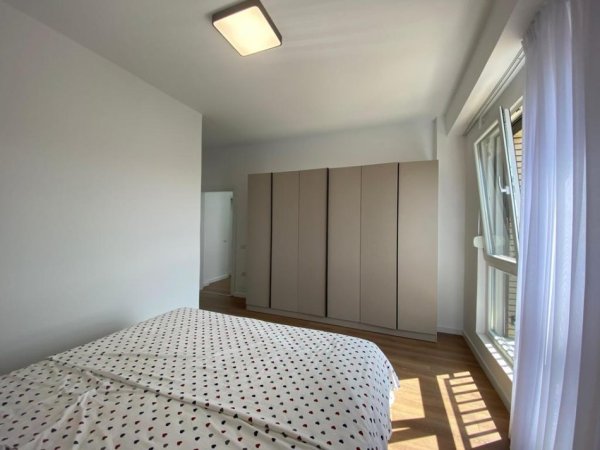 Tirane, jepet me qera apartament 2+1+Ballkon Kati 4, 100 m² 800 € (Rezidenca Grand Park)