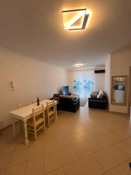 Tirane, jepet me qera apartament 2+1+Ballkon Kati 8, 100 m² 850 € (RRUGA E ELBASANIT)