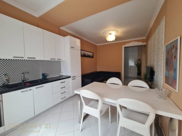 Tirane, jepet me qera apartament 2+1 Kati 8, 80 m² 750 € (NE RRUGEN BRIGADA 8- ISH BLLOK)