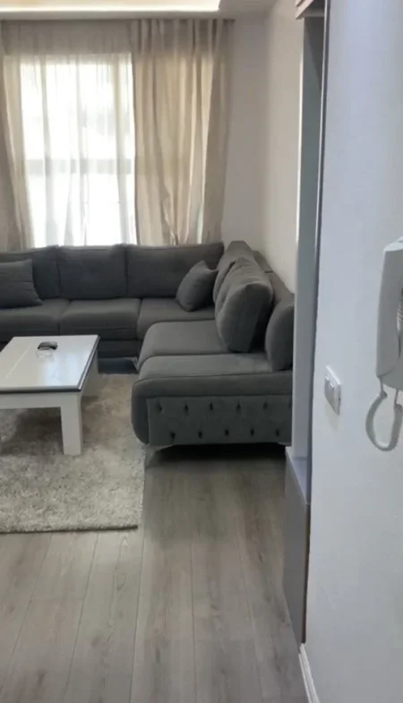 Tirane, jepet me qera apartament 2+1+Ballkon Kati 2, 72 m² 600 € (KODRA E DIELLIT MIKALIMI KRISTALIT)