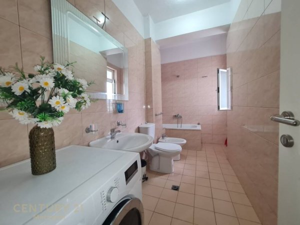 Tirane, jepet me qera apartament 2+1 Kati 8, 80 m² 750 € (NE RRUGEN BRIGADA 8- ISH BLLOK)
