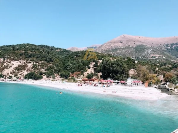 Himare, shitet toke , 14.000 m² 2.100.000 € (Piqeras)
