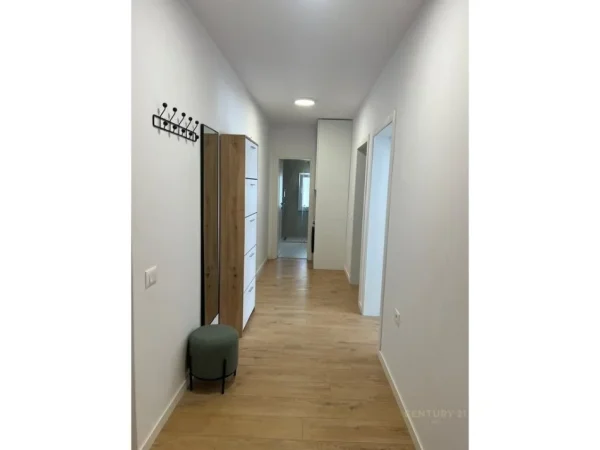 Tirane, jepet me qera apartament 2+1 Kati 2, 89 m² 950 € (pas Ministrise te drejtesise)