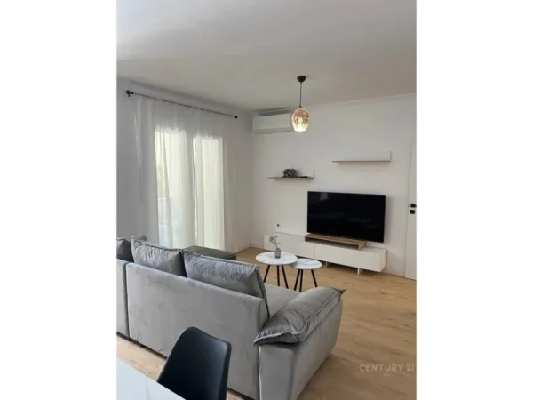 Tirane, jepet me qera apartament 2+1 Kati 2, 89 m² 950 € (pas Ministrise te drejtesise)