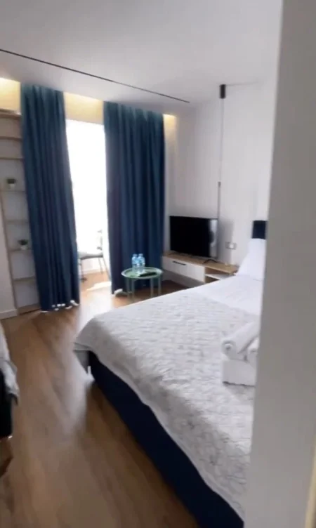 Tirane, jepet me qera garsonier Kati 5, 100 m² 1.200 € (RRUGA E DURRESIT)