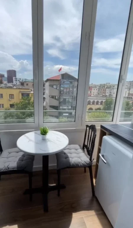 Tirane, jepet me qera garsonier Kati 5, 100 m² 1.200 € (RRUGA E DURRESIT)