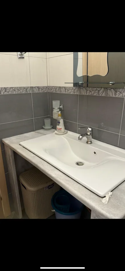 Vlore, jepet me qera apartament 1+1+Ballkon Kati 4, 60 m² 250 € (Lungomare, Restorant Magjia)