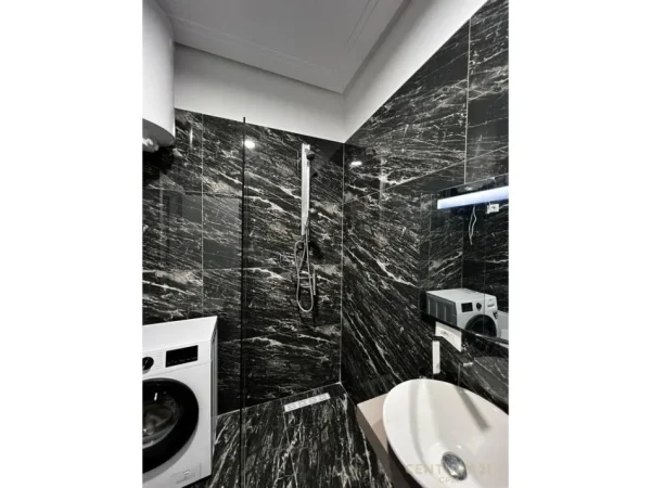 Tirane, jepet me qera apartament 2+1 Kati 3, 96 m² 900 € (Shkolla e Kuqe)