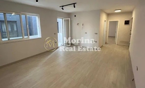 Tirane, jepet me qera ambjent biznesi Kati 4, 49 m² 700 € (Piramida)