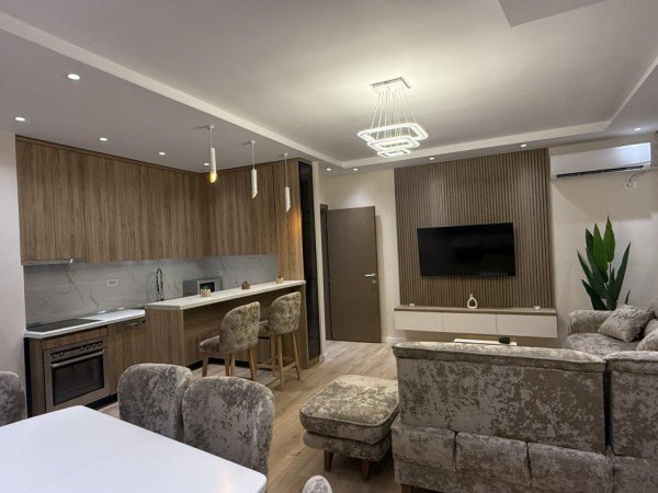 Tirane, jepet me qera apartament 2+1+Ballkon Kati 2, 150 m² 800 € (Liqeni i Thate)