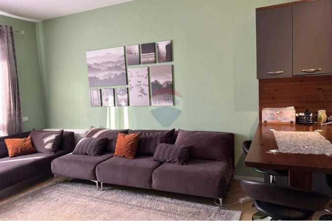 Tirane, jepet me qera apartament 2+1 , 90 m² 600 € (Porcelan)